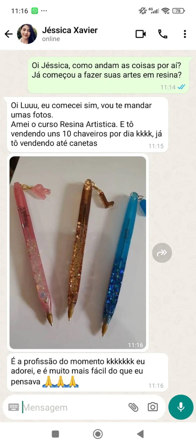 Brinco artesanal com flores e resina